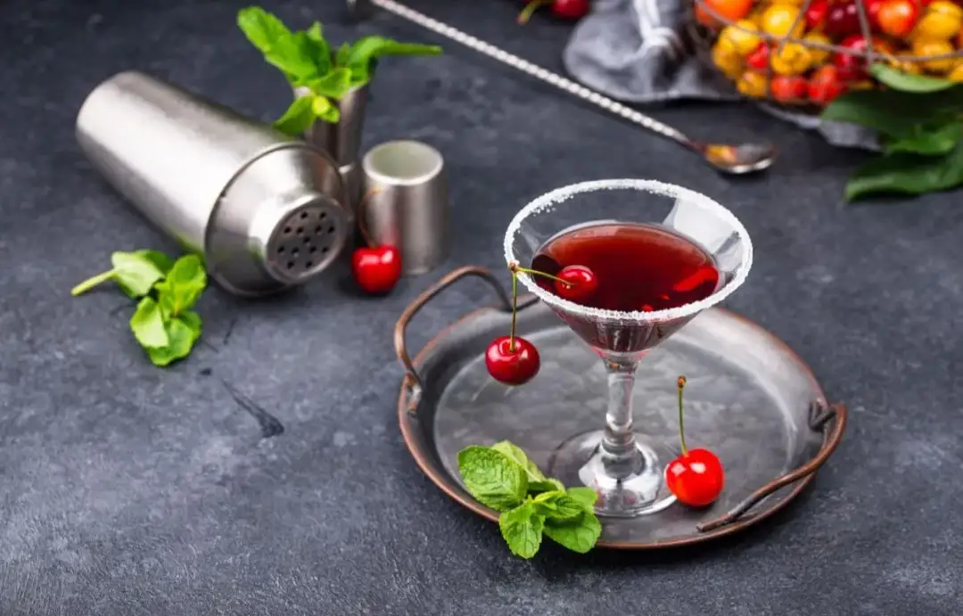 Jak przygotować idealny drink Manhattan: składniki i historia