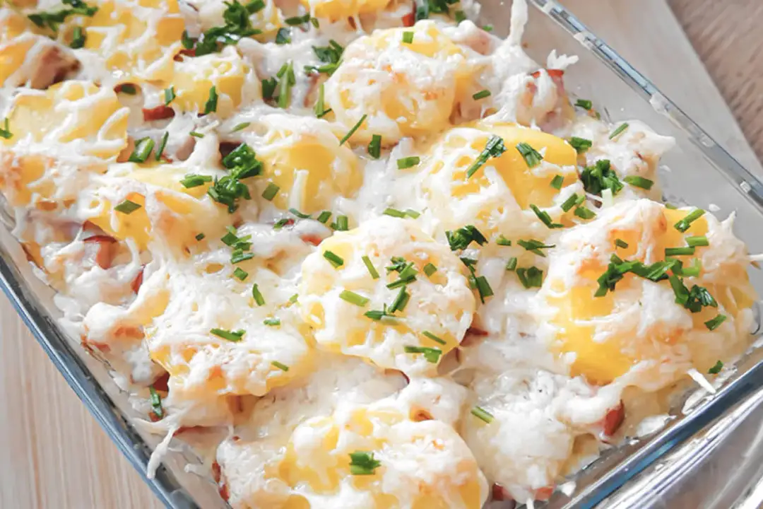 Pyszna zapiekanka z gotowanych ziemniaków tłuczonych na szybki obiad