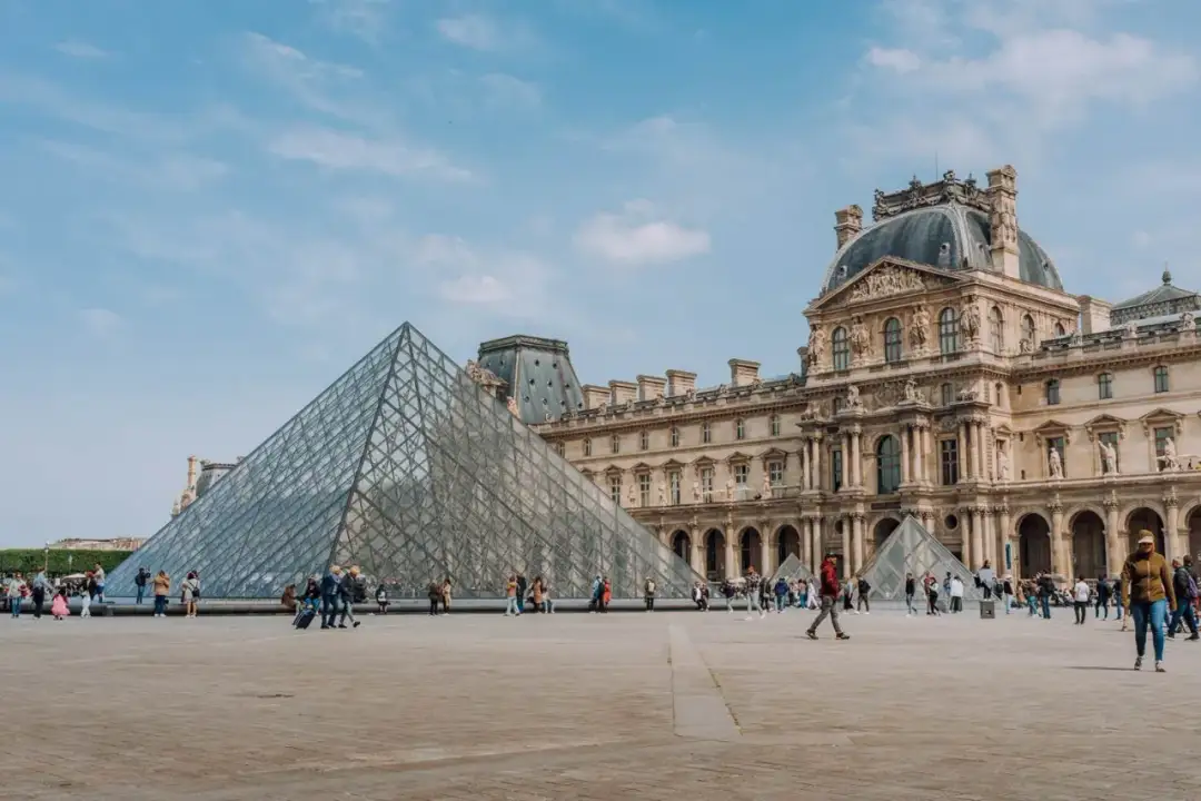 Dlaczego warto odwiedzić Paryż: Niezapomniane atrakcje i kultura