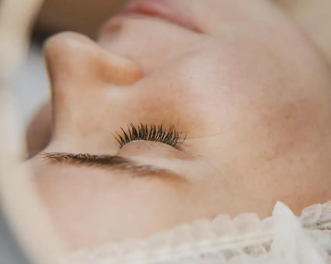 Odkryj najlepsze preparaty do koreańskiej laminacji rzęs