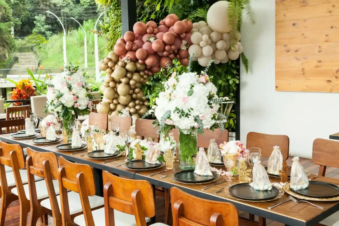 Ile kosztuje catering na komunie? Sprawdź ceny i najważniejsze czynniki