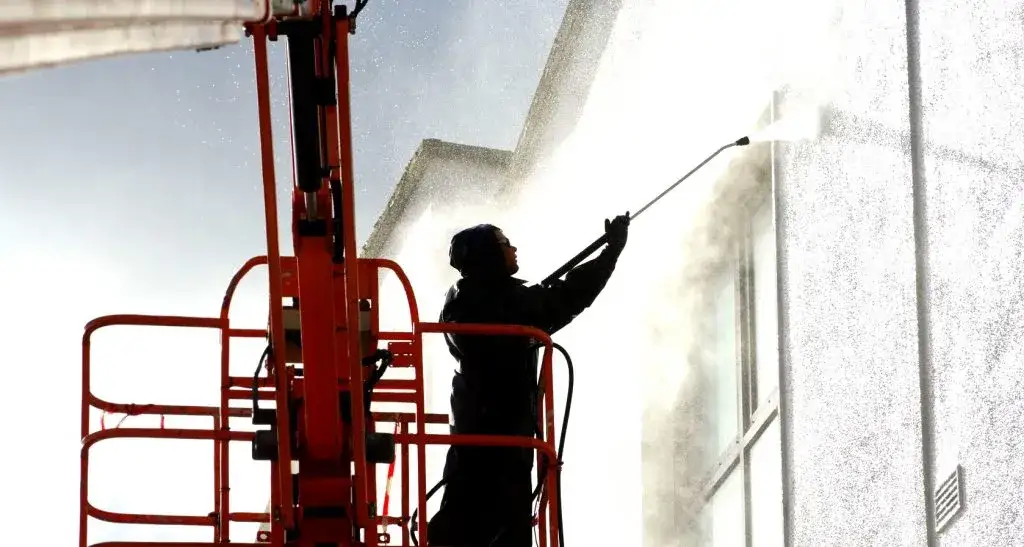 Ile kosztuje mycie elewacji Karcherem? Cennik i czynniki wpływające na cenę
