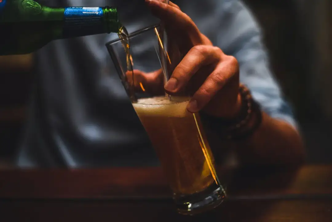 Czy jedno piwo dziennie to alkoholizm? Sprawdź, co mówią eksperci