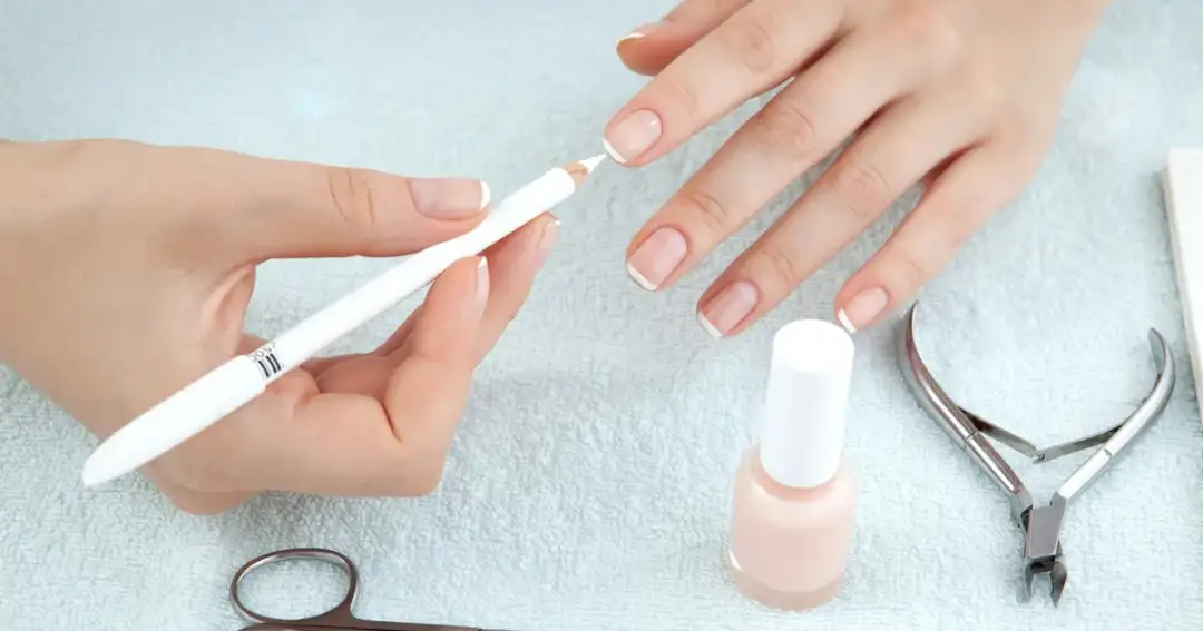 Co to jest french manicure? Odkryj jego elegancję i zastosowanie