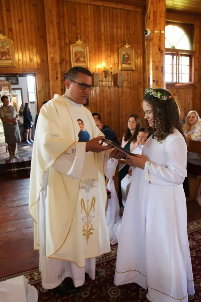 Ile kosztuje fotograf na komunie? Sprawdź, co wpływa na ceny usług