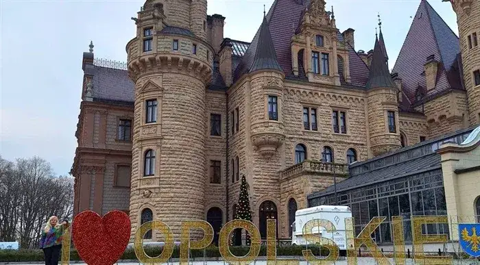 Zamek Disneya w Polsce: Odkryj piękno Mosznej i jego tajemnice