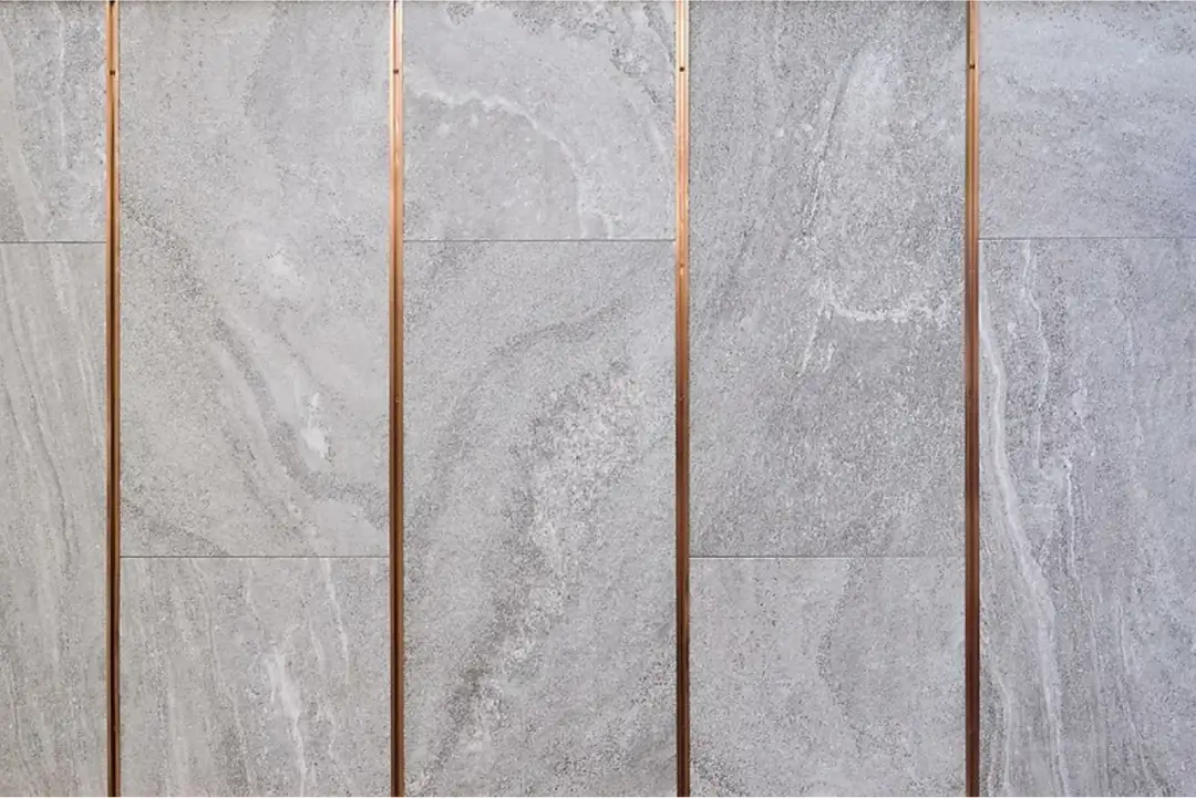 Jak skutecznie zabezpieczyć fugi pod prysznicem przed pleśnią