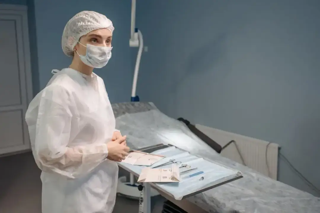 Ile zarabia się na stażu lekarskim? Zaskakujące fakty i różnice