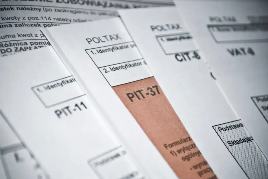 Formularze podatkowe PIT-11, PIT-37 i CIT-8. Czy z umowy zlecenie jest PIT? Tak, rozliczasz go na PIT-37.
