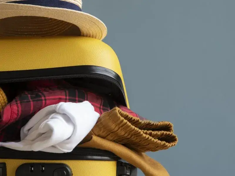 Legalny przewóz alkoholu samolotem: uniknij problemów na lotnisku