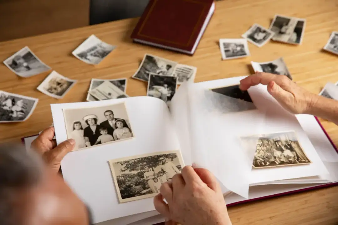 Wklejanie zdjęć do albumu - jak uniknąć błędów i zadbać o estetykę?