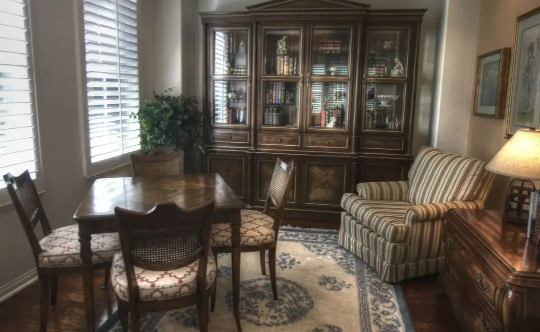 Jaki dywan do ciemnych mebli wybierać? Inspiracje i porady aranżacyjne