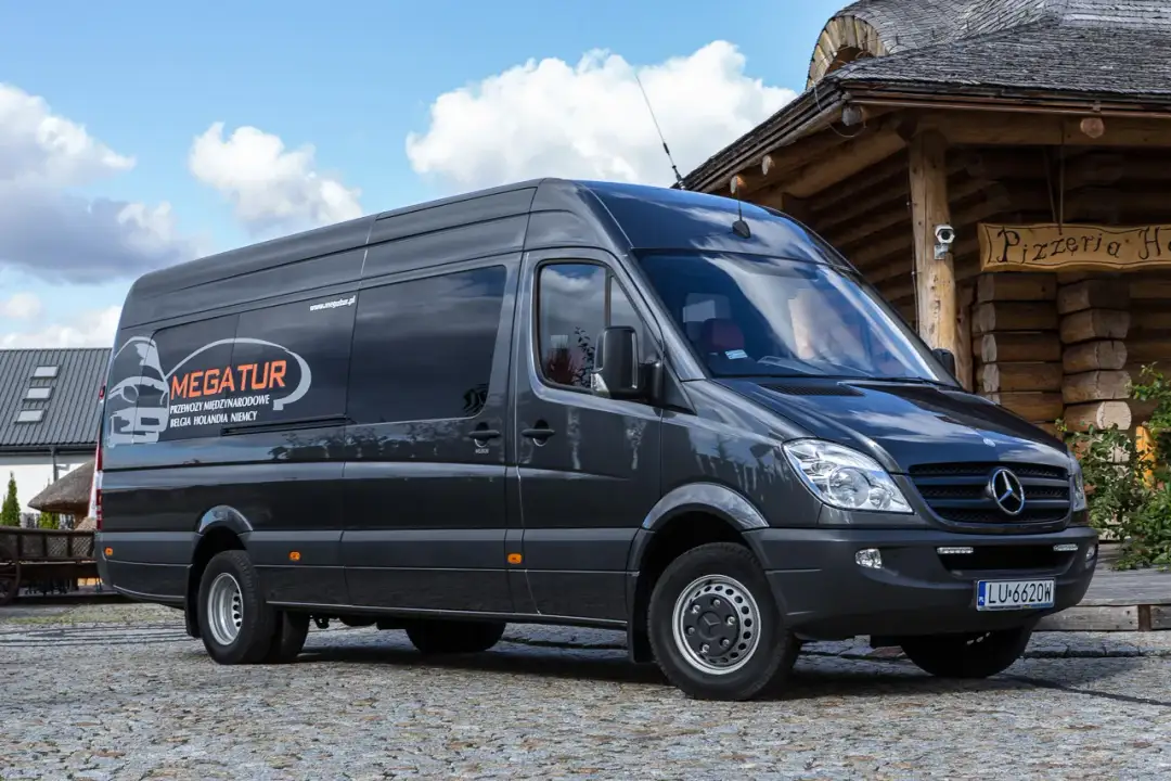 Bus do Niemiec: Ceny (300-700 zł) i triki, by nie przepłacić