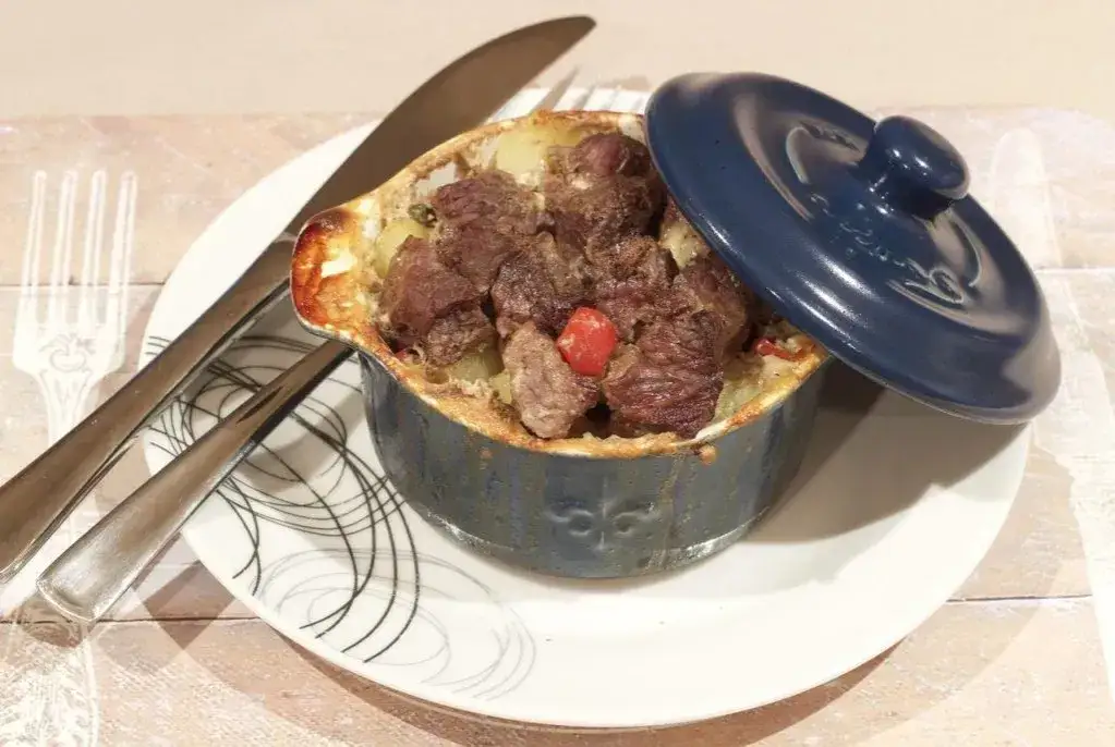 Kiedy solić wołowinę, aby uzyskać idealny smak i soczystość?