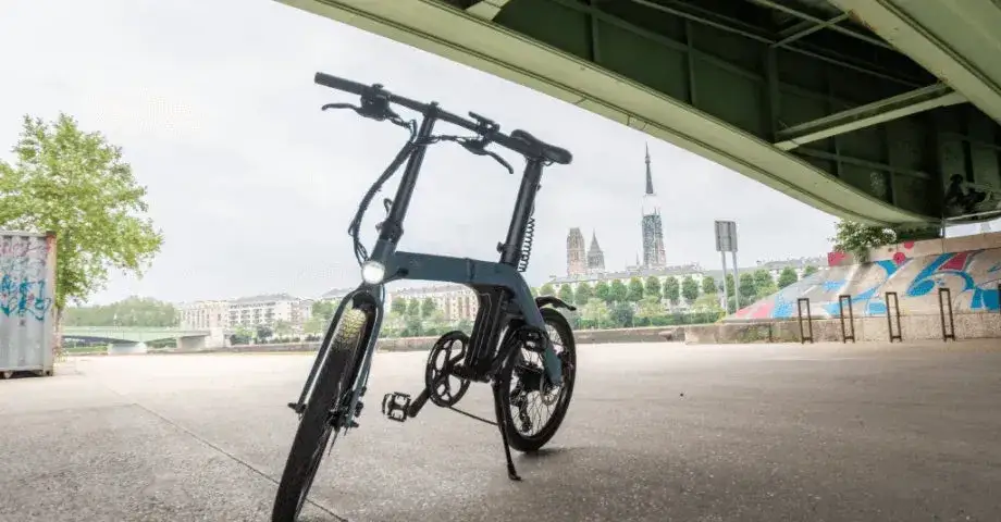 Jak długo ładować rower elektryczny? Odkryj kluczowe czasy ładowania