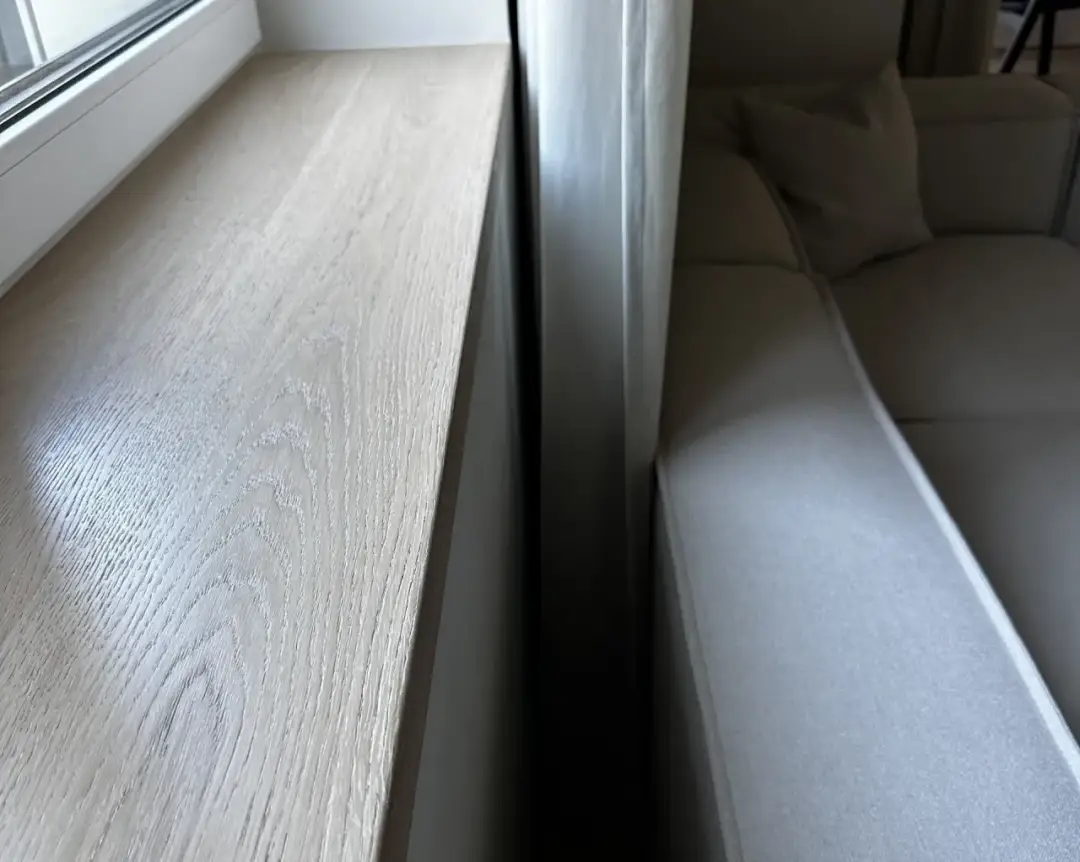 Drewniane parapety wewnętrzne: wybór, zalety i pielęgnacja