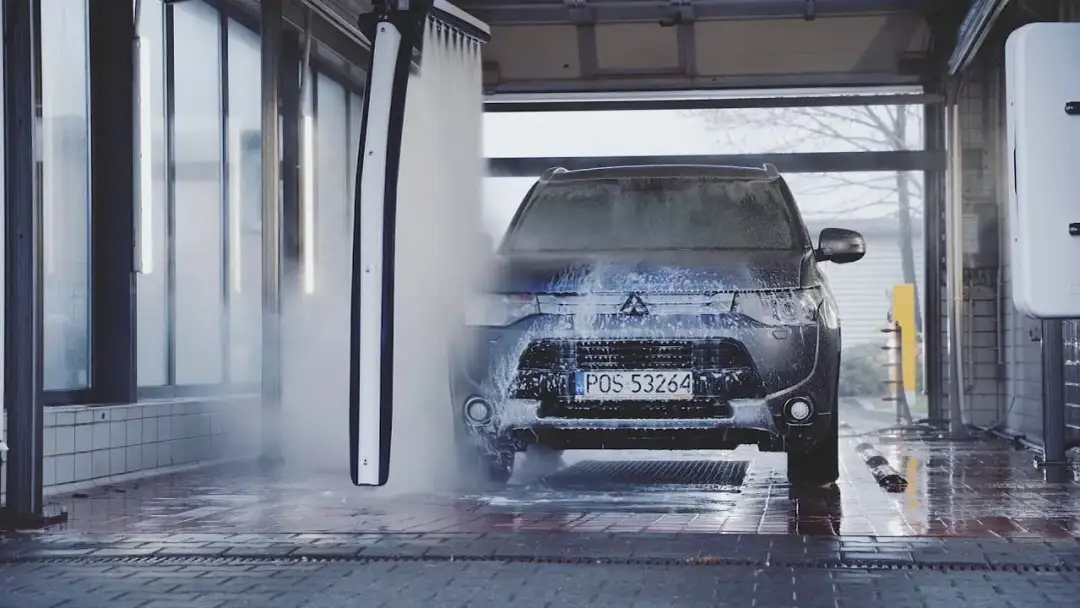 Myjnia bezdotykowa: Lśniące auto bez zacieków? Poznaj sekrety!