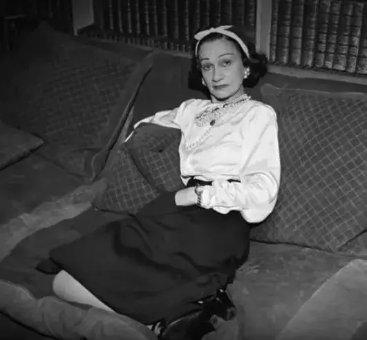 Chanelka na każdą okazję? Stylizuj ikonę mody jak ekspertka!