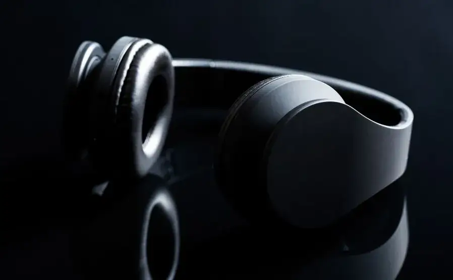 Jak podłączyć słuchawki bezprzewodowe do telewizora - proste metody i porady