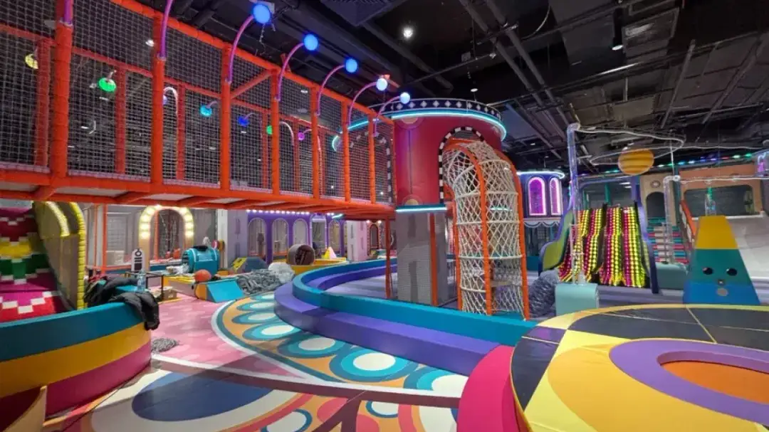 Najlepszy park linowy pod dachem w Łodzi – atrakcje dla całej rodziny