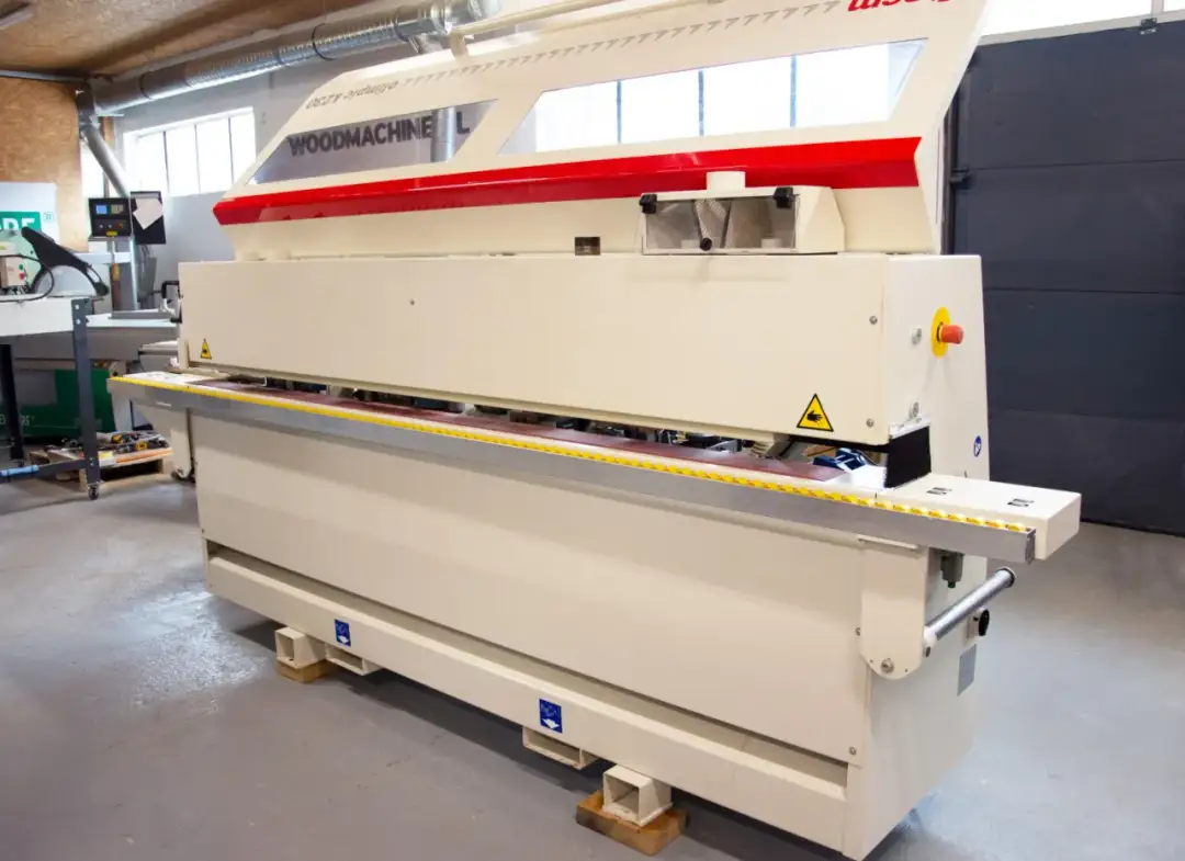 Jaką okleiniarkę do małego warsztatu wybrać, by zaoszczędzić miejsce?