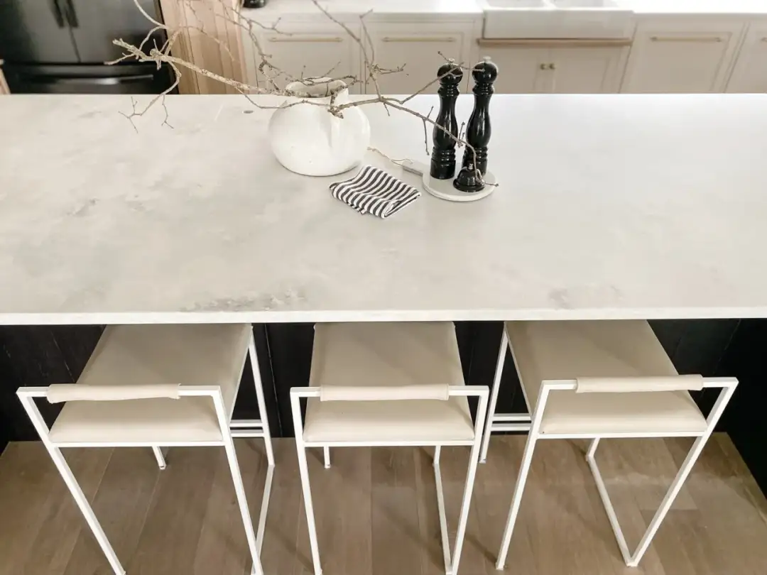 Ceny konglomeratu kwarcowego Calacatta – co warto wiedzieć przed zakupem