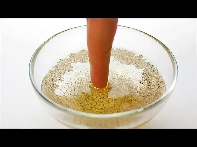 Eksperyment z wodą i pieprzem: Jak zaskoczyć przyjaciół prostym doświadczeniem