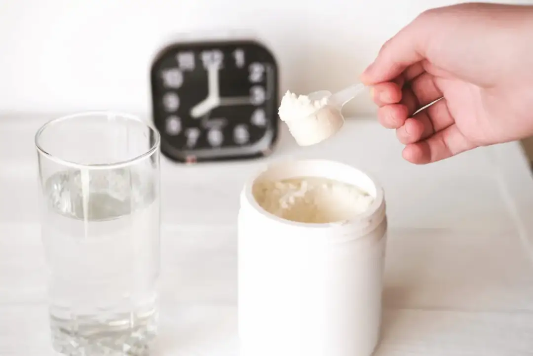 Kreatyna: przed czy po treningu? Werdykt eksperta i optymalne dawkowanie