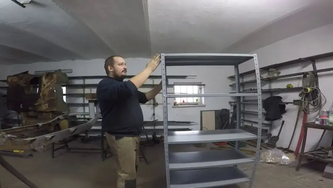 Z czego zrobić regał do garażu? Najlepsze materiały i porady