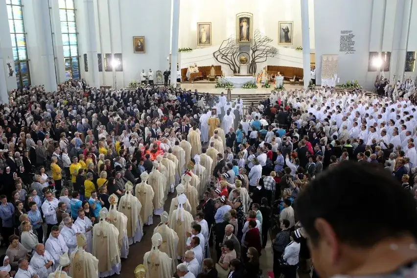 Czy 3 maja trzeba iść do kościoła? Obowiązek mszy i znaczenie święta