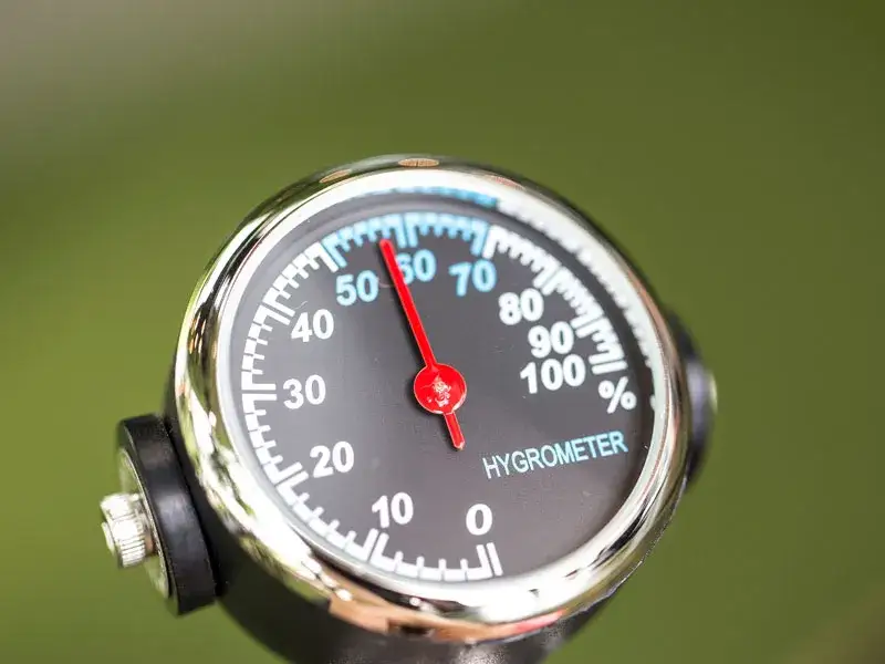 Higrometr do czego służy? Odkryj jego kluczowe zastosowania i funkcje