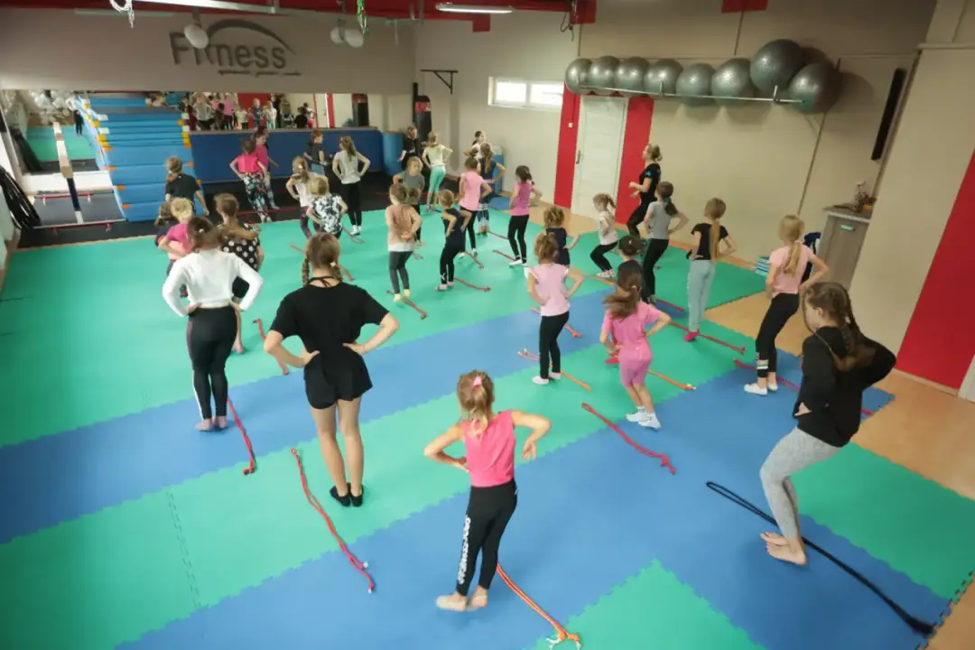 Zajęcia z akrobatyki dla dzieci – rozwój sprawności i radość z ruchu