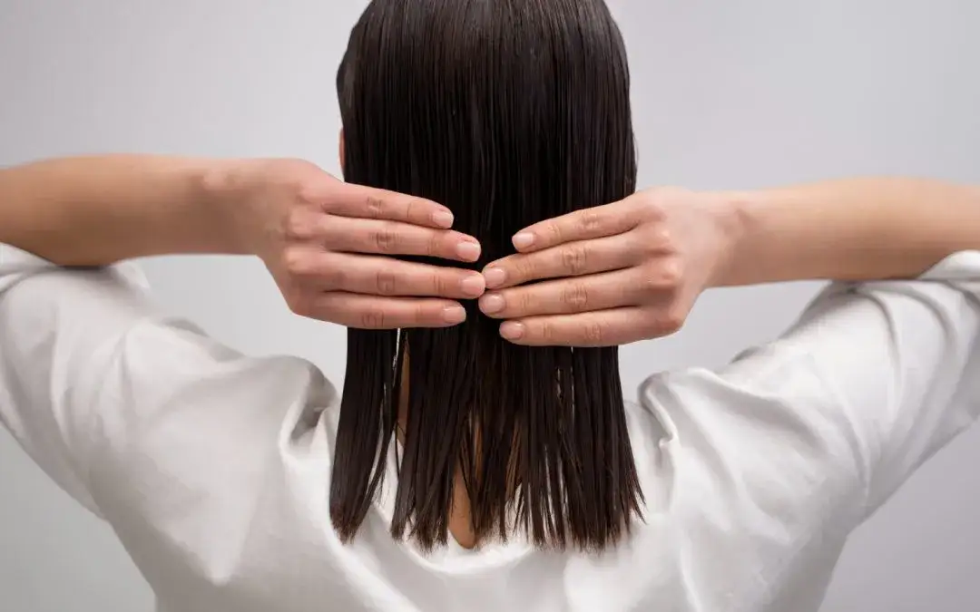 Skuteczne sposoby na szybki porost włosów: naturalne metody i porady