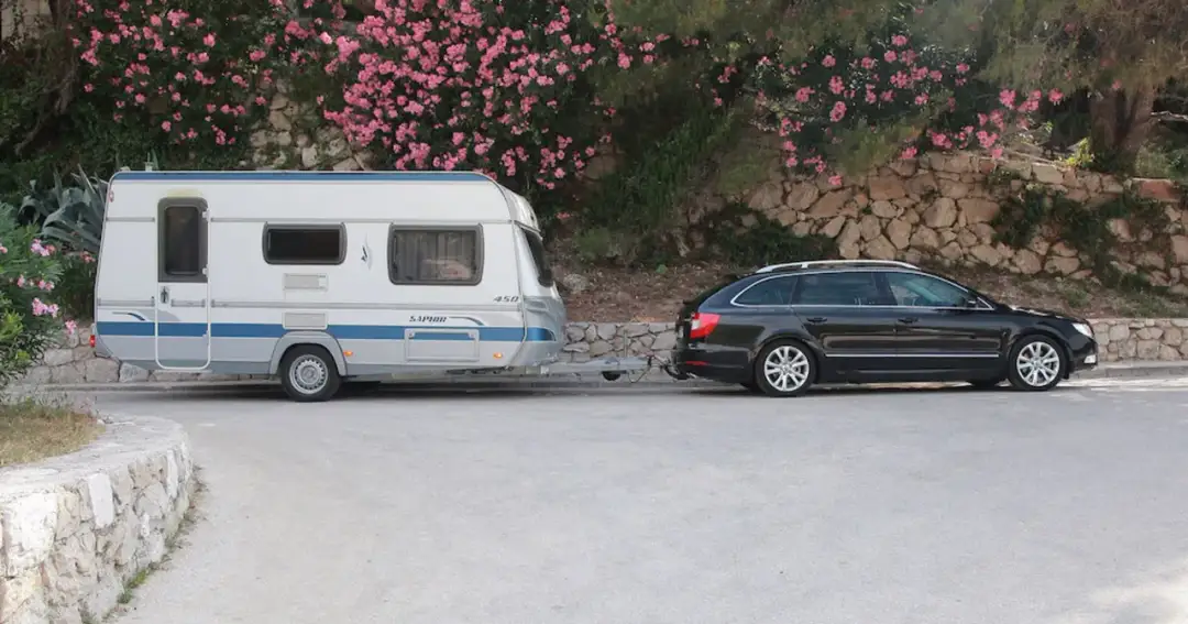 Jaka przyczepa kempingowa na kat B? Oto modele, które możesz ciągnąć