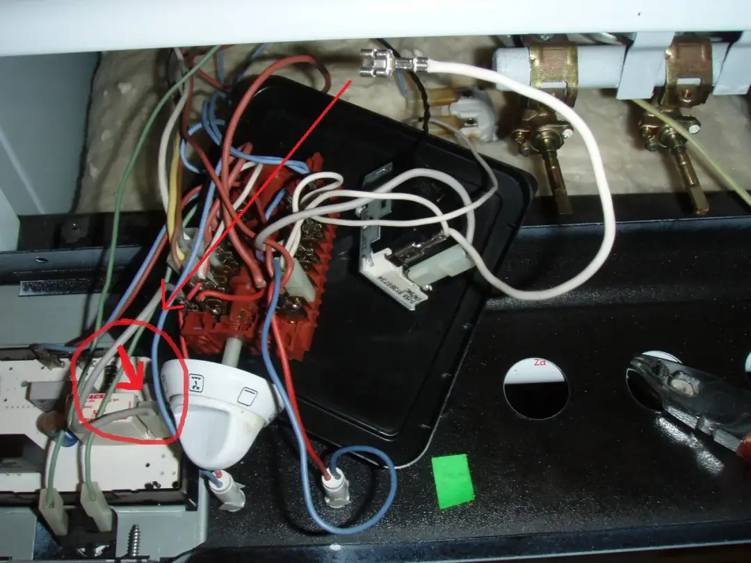 Bezpiecznik w piekarniku Mastercook – gdzie jest i jak go wymienić bez problemów