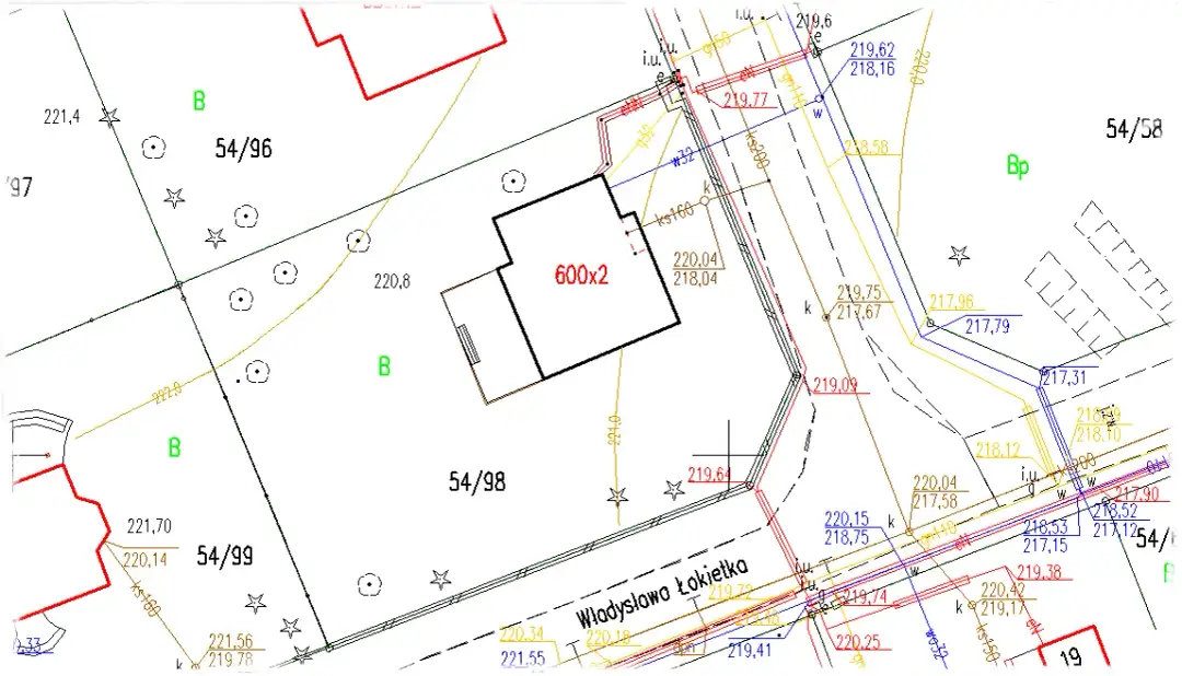 Jakie dokumenty dla geodety są niezbędne przy podziale działki?