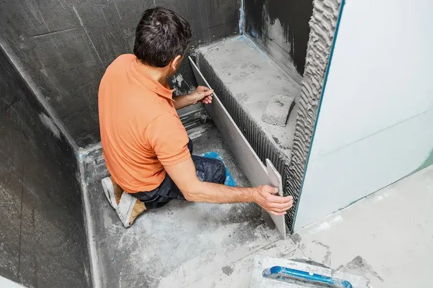 Fazowanie płytek czy listwy – wybierz najlepszą opcję dla swojego projektu