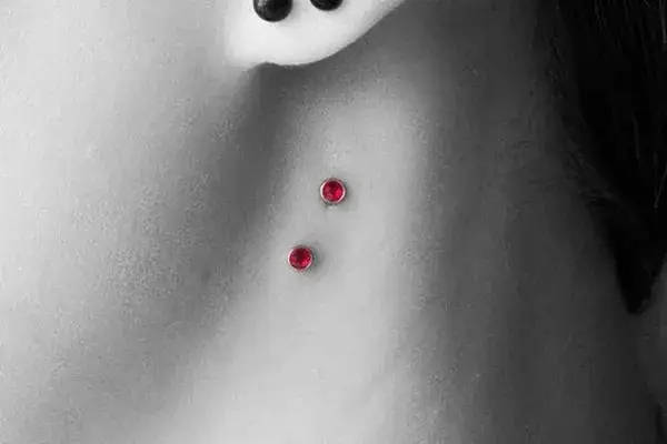 Ile kosztuje kolczyk w karku? Ceny, które mogą cię zaskoczyć