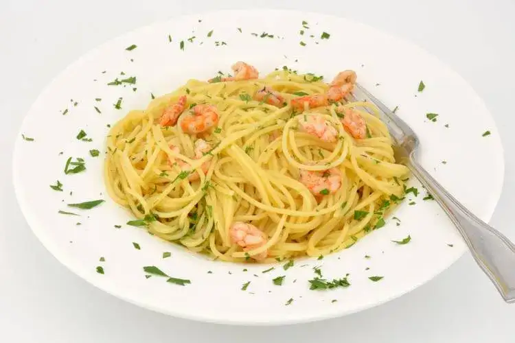 Cómo hacer espaguetis con gambas en 30 minutos y sin complicaciones