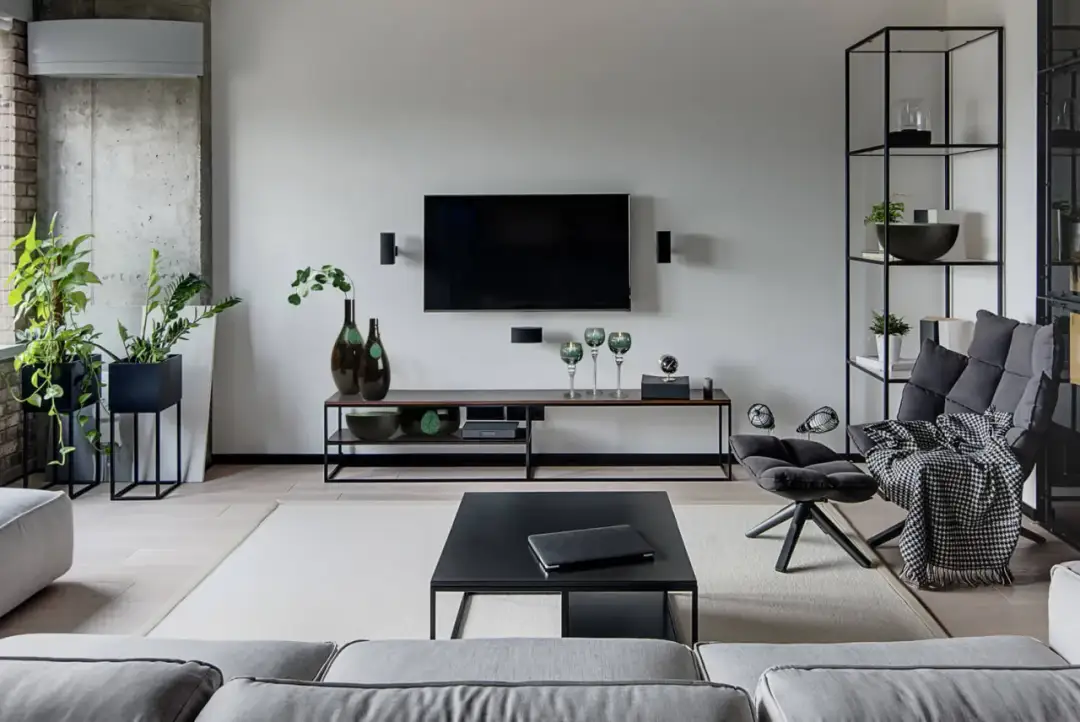 Najlepsze pomysły co postawić na szafce RTV: 8 efektownych inspiracji