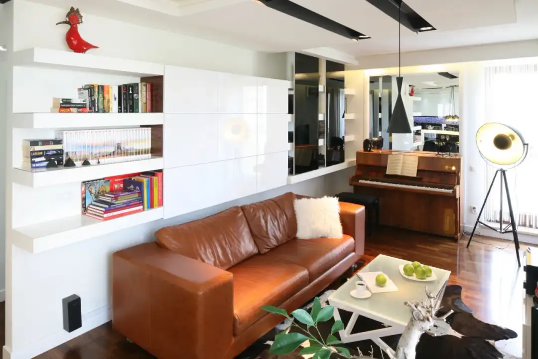 Jak urządzić mały salon w bloku, aby maksymalnie wykorzystać przestrzeń