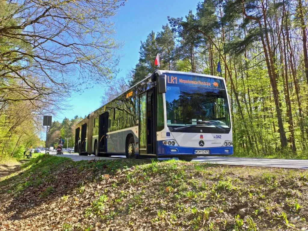 Jak dojechać do osiedla złotego wieku w Krakowie - sprawdź trasy i transport