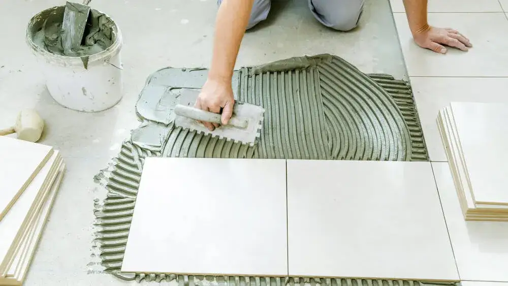 Jak położyć kafelki: krok po kroku i unikaj najczęstszych błędów