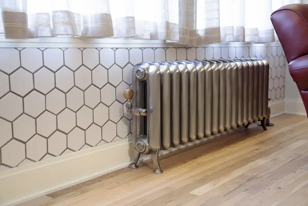 Ile waży kaloryfer żeliwny? Obliczamy wagę + cena złomu