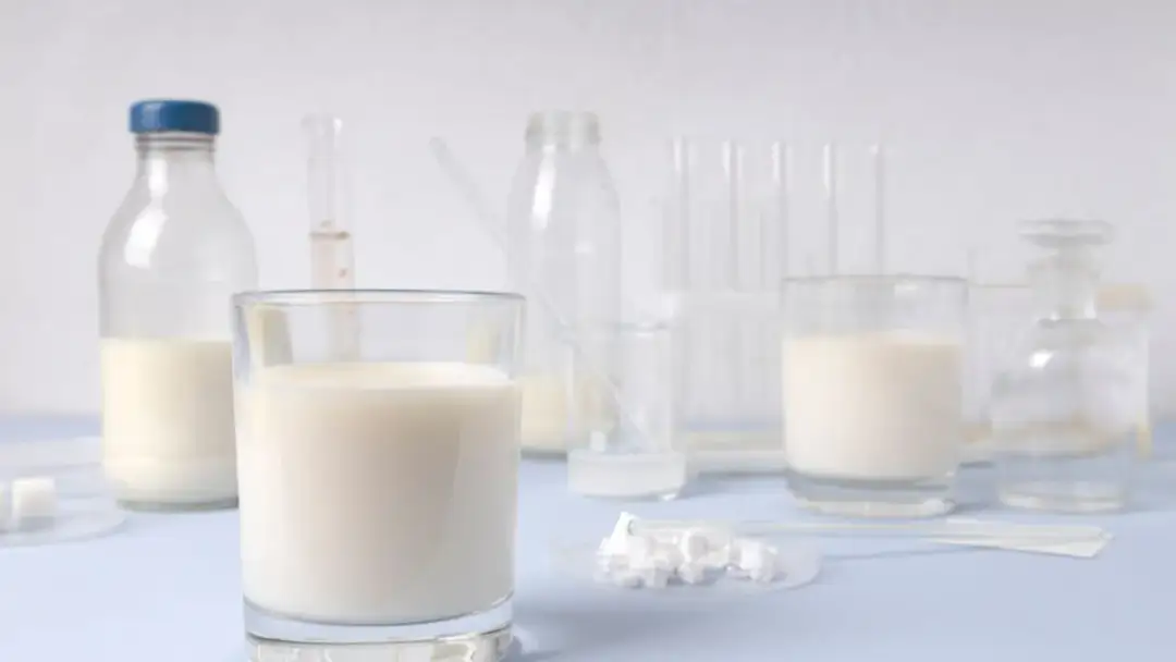 Mleko krowie vs roślinne: Które lepsze dla Ciebie i planety?