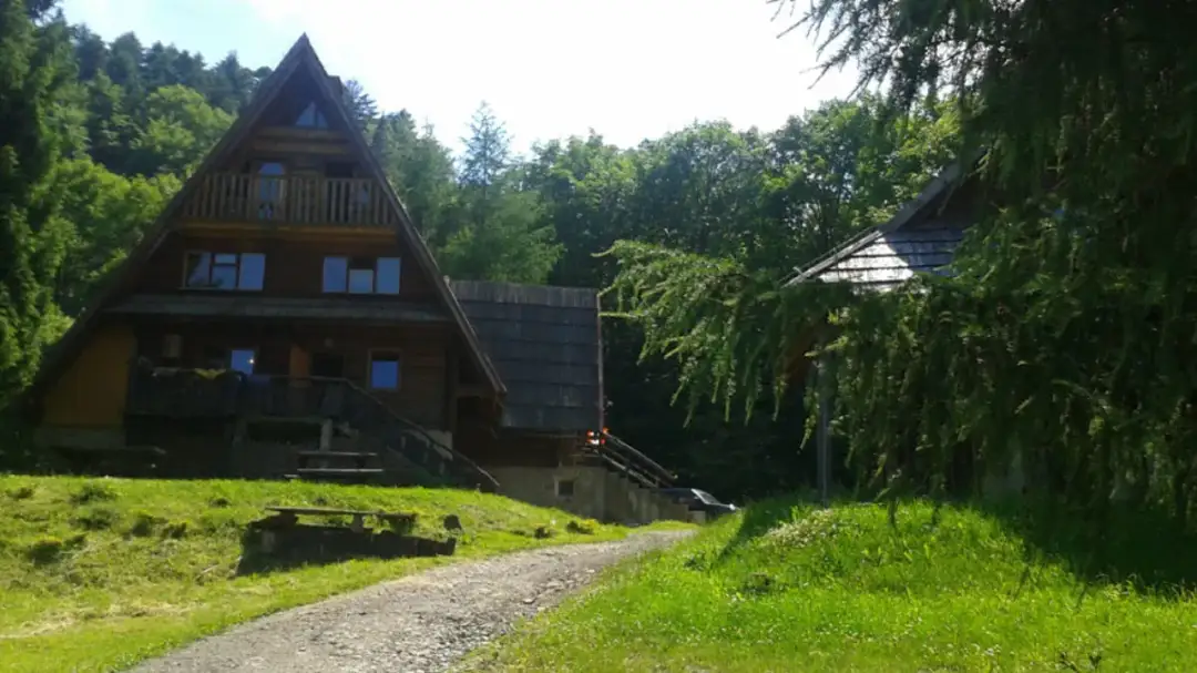 Bacówka pod Honem: Planujesz Bieszczady? Wszystko, co musisz wiedzieć!