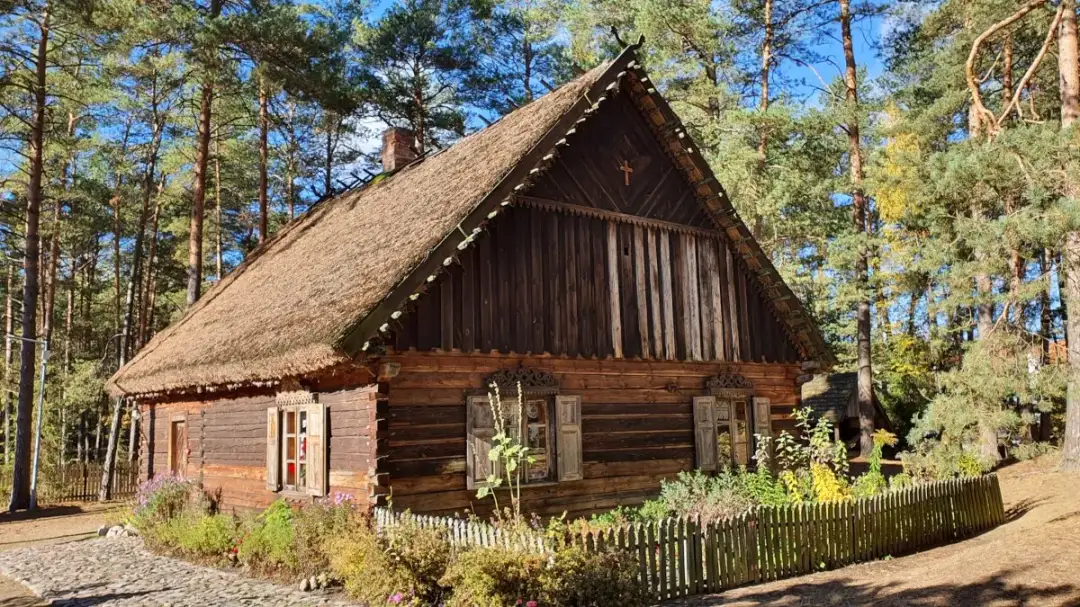 Skansen Kurpiowski w Kadzidle – odkryj fascynującą kulturę Kurpiów