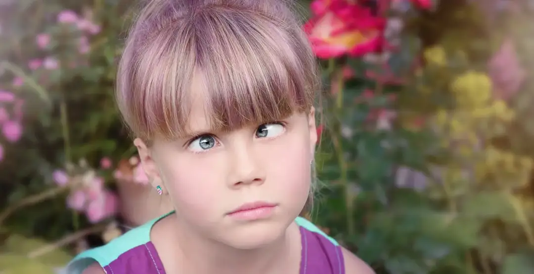 Zez u dzieci do kiedy: Kiedy jest normalny, a kiedy wymaga leczenia?