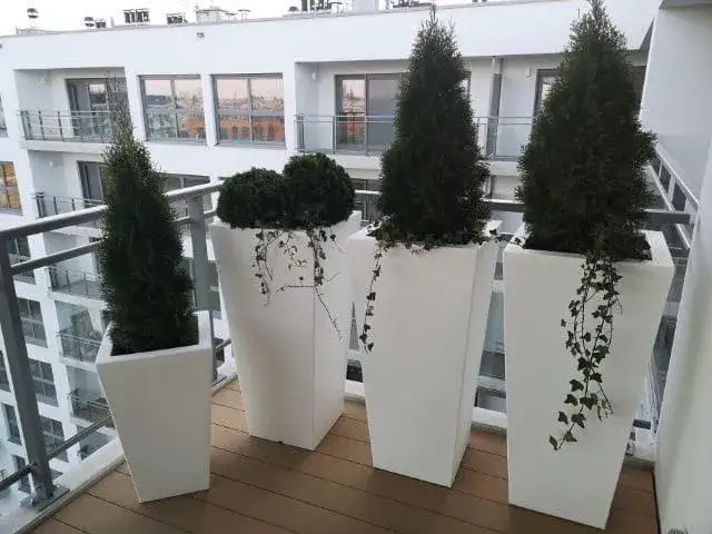 Co do donic na taras - wybierz idealne donice dla swoich roślin