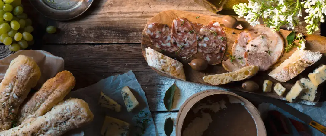 Co zjeść w Krakowie? Odkryj najlepsze smaki i ukryte skarby kulinarne